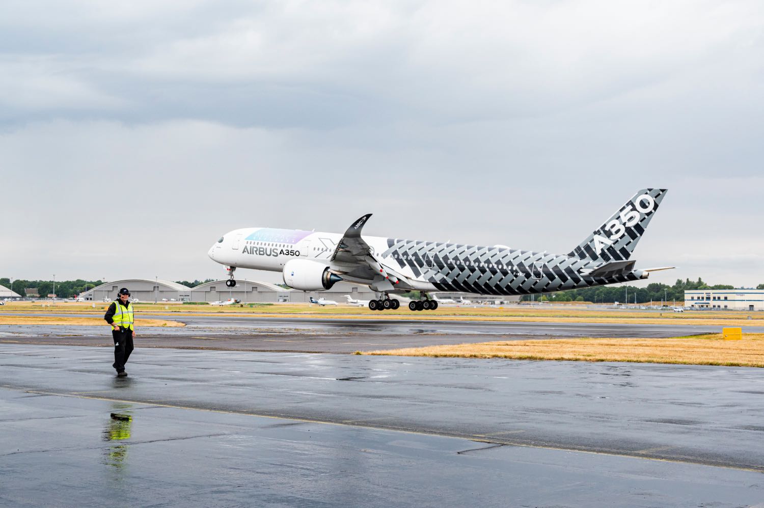 A350 demonstration at FIA 2022, UK